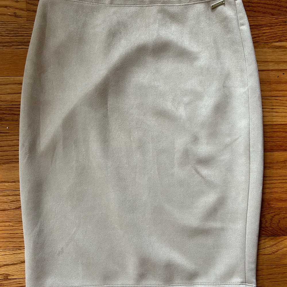Tahari beige micro-suede feel skirt